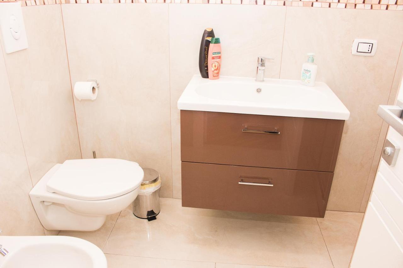Barbaja Suites In Street Toledo 205 Napoli Eksteriør billede